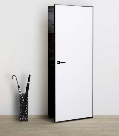 Дверь INVISIBLE внешнего открывания с черной кромкой